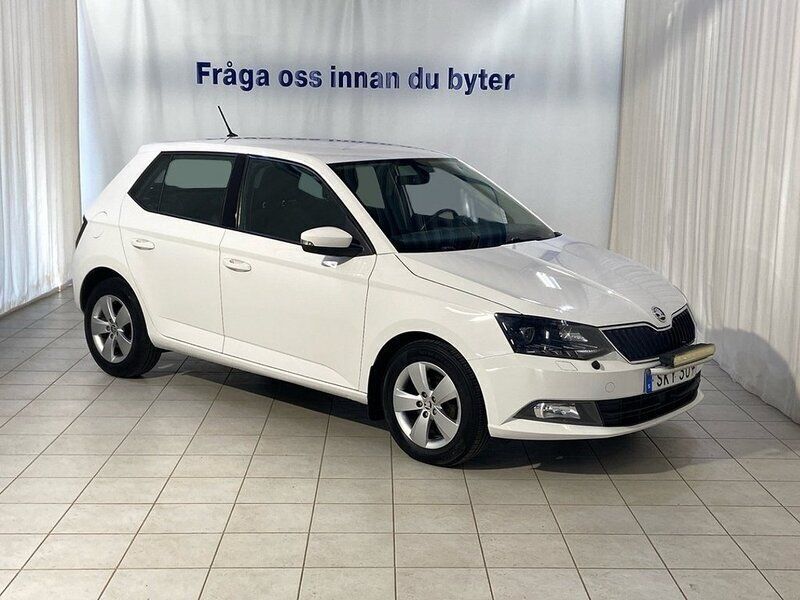 Vit Begagnad 2016 Skoda Fabia Halvkombi | 89 000 kr (Marknadspris) - Bild 1/4