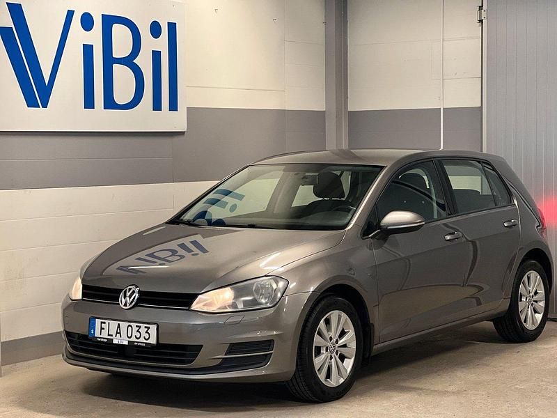 Grå Begagnad 2014 VW Golf VII Halvkombi | 79 900 kr (Marknadspris) - Bild 1/4