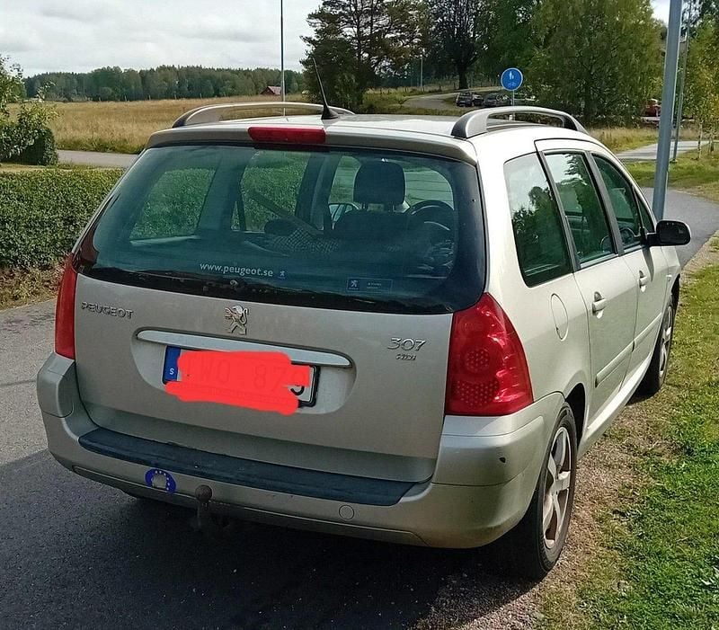 Grå Begagnad 2006 Peugeot 307 Kombi | 28 000 kr (Marknadspris) - Bild 1/4