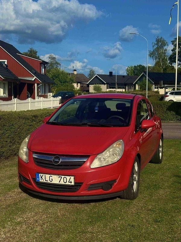 Röd Begagnad 2008 Opel Corsa Halvkombi | 17 900 kr (Marknadspris) - Bild 1/4