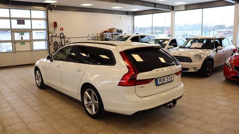 Begagnad Volvo V90 Kinetic 190 HK (139 kW) 2018 Vit Kombi