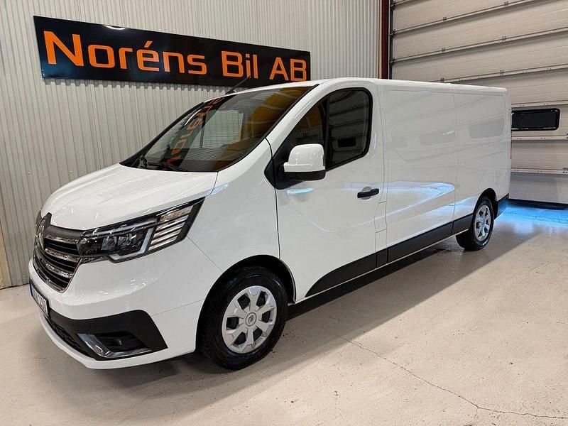 Vit Begagnad 2023 Renault Trafic Van | 329 000 kr (Lite dyr) - Bild 1/4