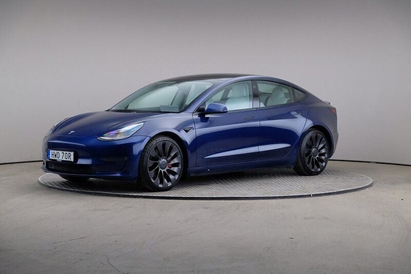 Blå Begagnad 2021 Tesla Model 3 Performance Sedan | 325 000 kr (Marknadspris) - Bild 1/4