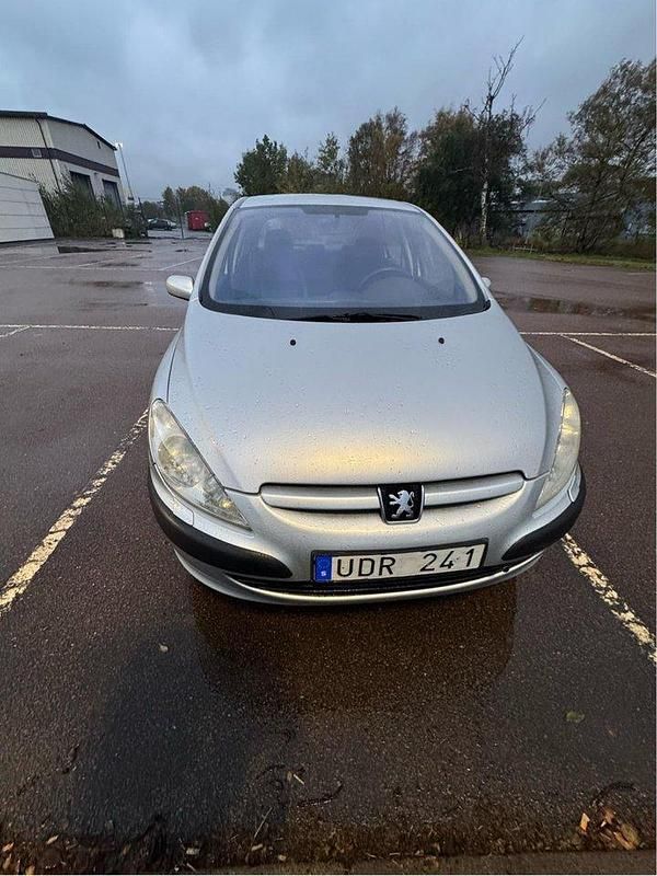 Grå Begagnad 2003 Peugeot 307 Halvkombi | 20 000 kr (Bra pris) - Bild 1/4
