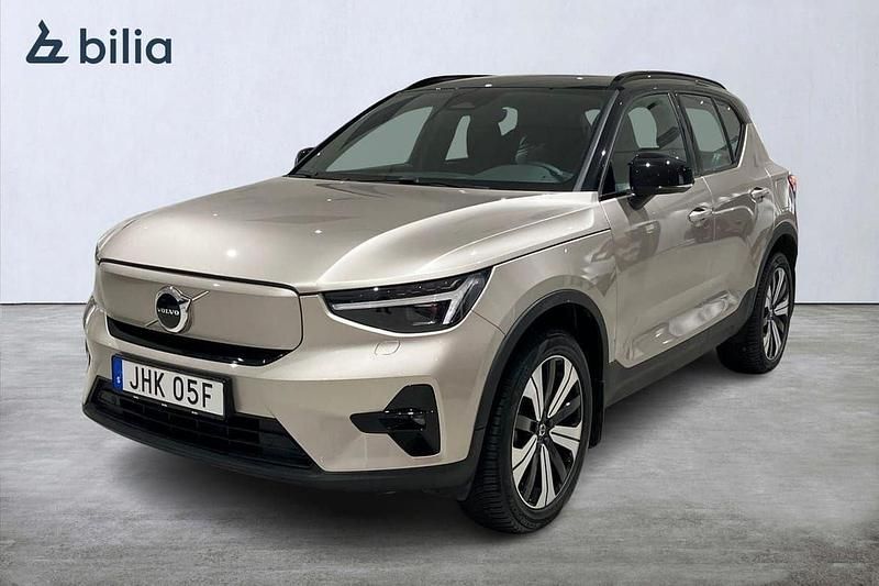 Ljusgrå (grå) Begagnad 2022 Volvo XC40 Plus SUV | 365 000 kr - Bild 1/3