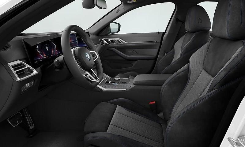 Vit Ny 2025 BMW i4 Comfort Edition Sedan | 699 500 kr (Marknadspris) - Bild 1/1