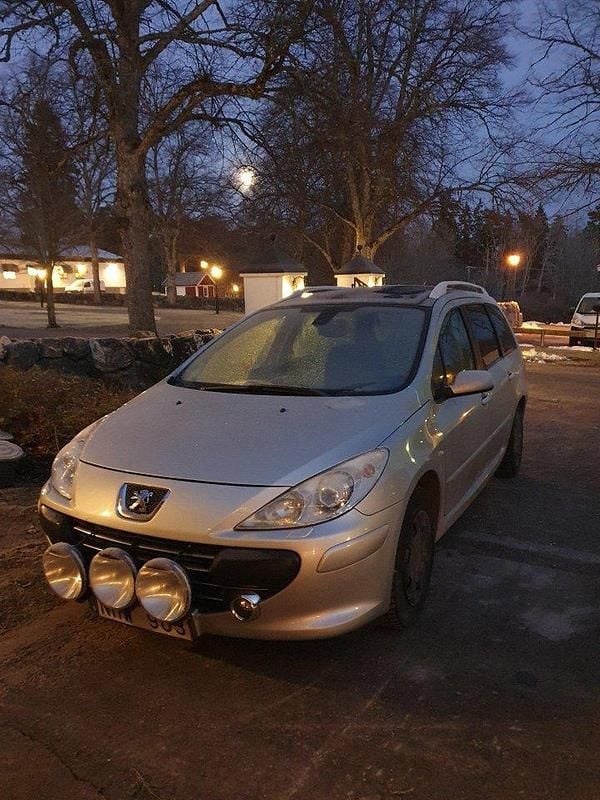 Grå Begagnad 2007 Peugeot 307 Kombi | 5 000 kr (Superpris) - Bild 1/4