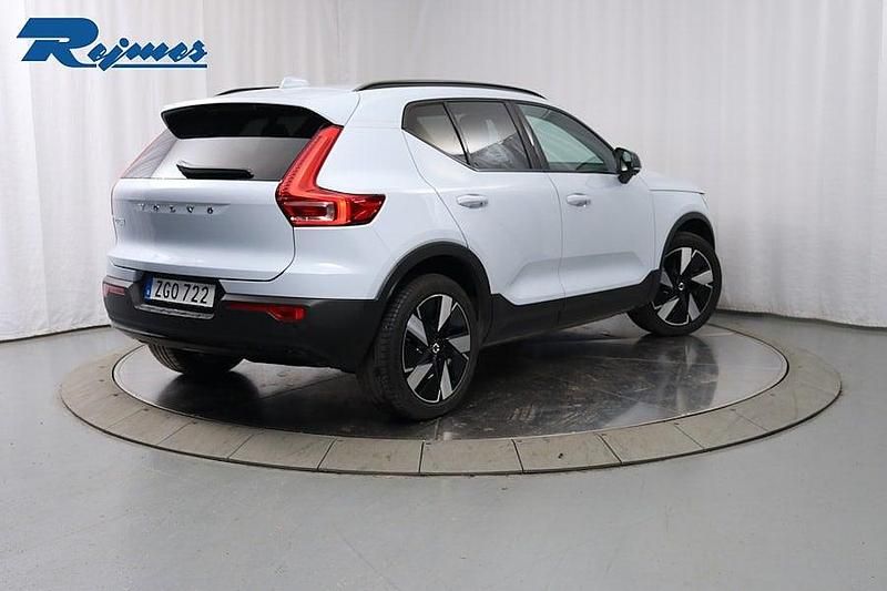 Begagnad Volvo EX40 Plus 185 kW (252 HK) 2025 Ljusblå SUV