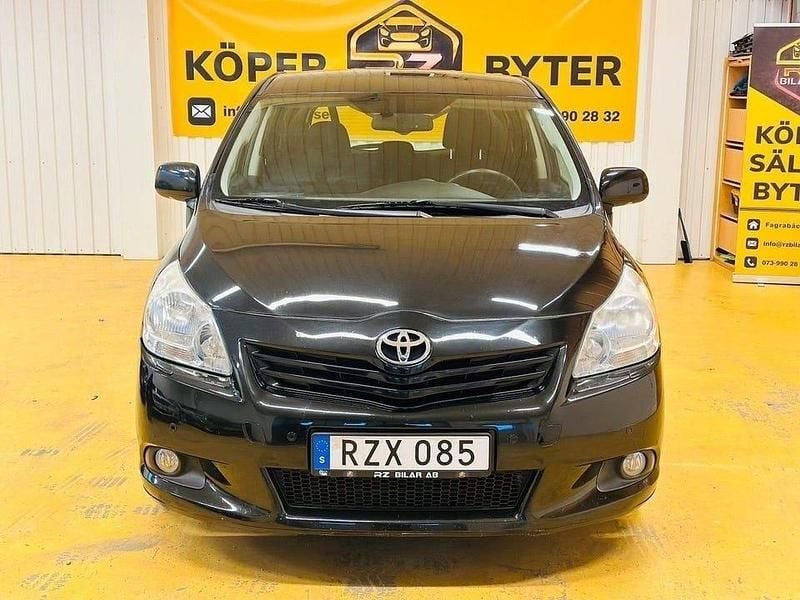 Svart Begagnad 2011 Toyota Verso Minibuss | 69 900 kr (Marknadspris) - Bild 1/4