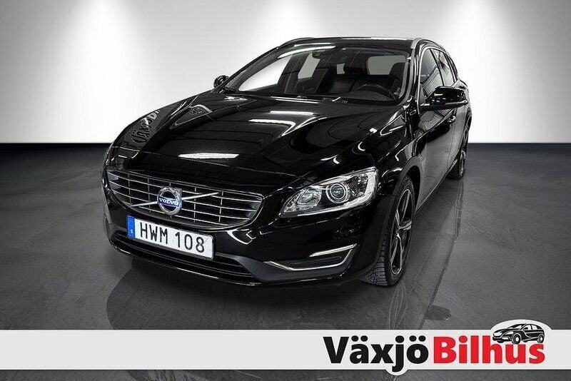 Svart Begagnad 2017 Volvo V60 Momentum Kombi | 169 900 kr (Marknadspris) - Bild 1/4