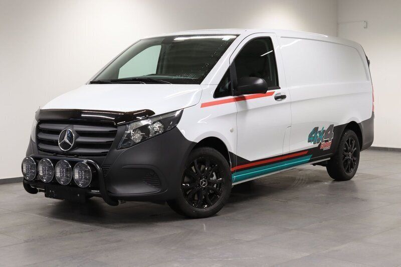 Vit Ny 2025 Mercedes Vito Edition Minibuss | 661 250 kr (Marknadspris) - Bild 1/4