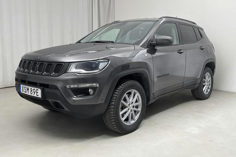 Grå Begagnad 2020 Jeep Compass Trailhawk SUV | 238 800 kr - Bild 1/4