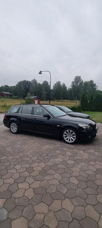 Svart Begagnad 2008 BMW 520 Kombi | 39 000 kr (Bra pris) - Bild 1/4