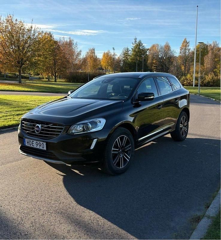 Svart Begagnad 2017 Volvo XC60 Standard SUV | 199 000 kr (Bra pris) - Bild 1/4
