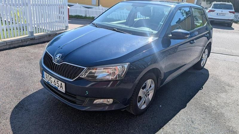 Blå Begagnad 2016 Skoda Fabia Halvkombi | 64 000 kr (Superpris) - Bild 1/4