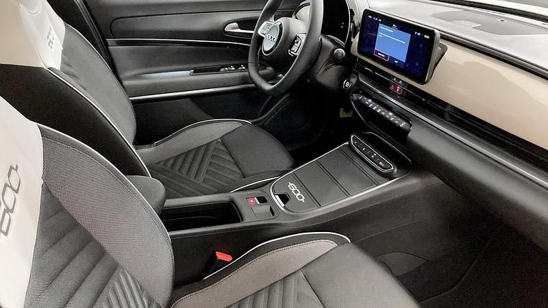 Ny Fiat 600 2025 Grå