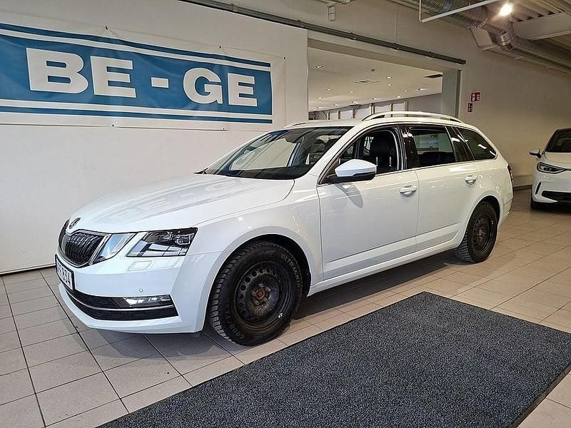 Vit Begagnad 2018 Skoda Octavia Style Kombi | 129 900 kr (Marknadspris) - Bild 1/4