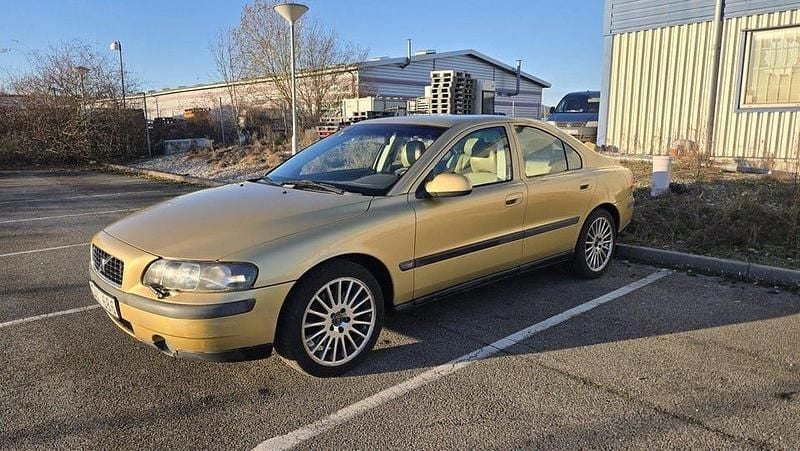 Begagnad 2001 Volvo S60 Sedan | 29 900 kr (Bra pris) - Bild 1/4