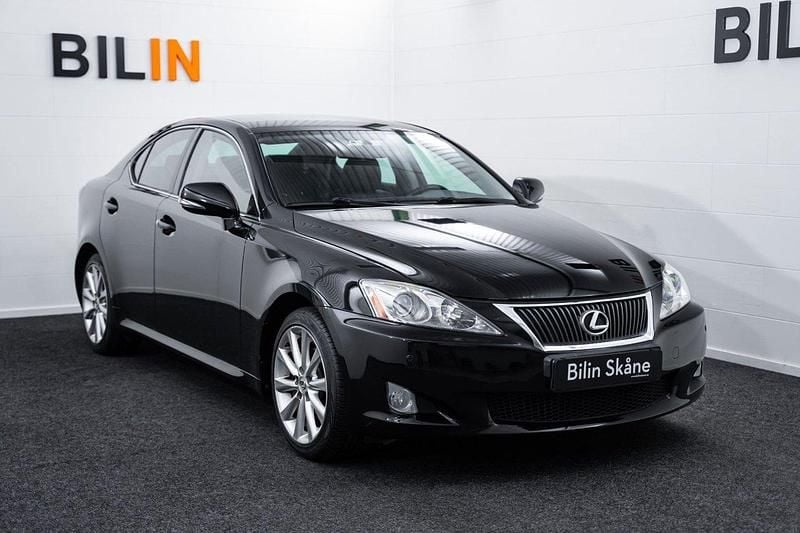 Svart Begagnad 2010 Lexus IS250 Sedan | 94 900 kr (Marknadspris) - Bild 1/4