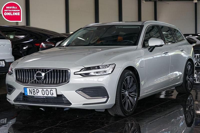 Vit Begagnad 2021 Volvo V60 Inscription Kombi | 279 500 kr (Marknadspris) - Bild 1/4