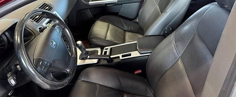 Begagnad Volvo V50 Momentum 116 HK (85 kW) 2011 Röd Kombi