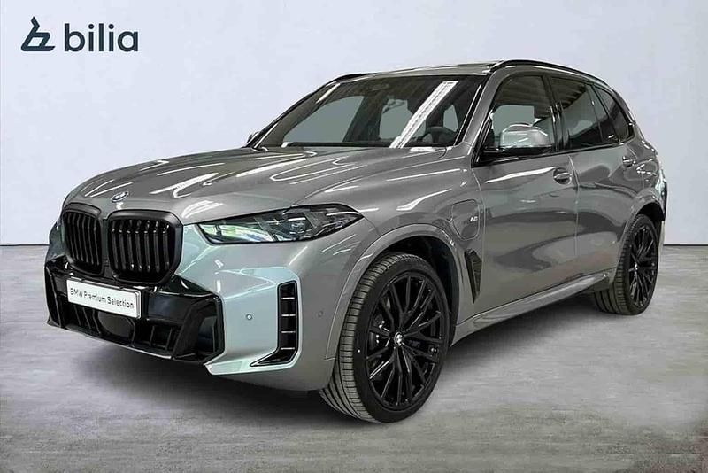 Grå Begagnad 2025 BMW X5 SUV | 1 049 900 kr - Bild 1/1