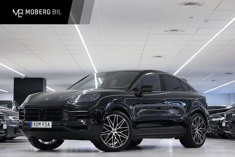 Svart Begagnad 2023 Porsche Cayenne Chrono SUV | 1 099 900 kr (Bra pris) - Bild 1/3