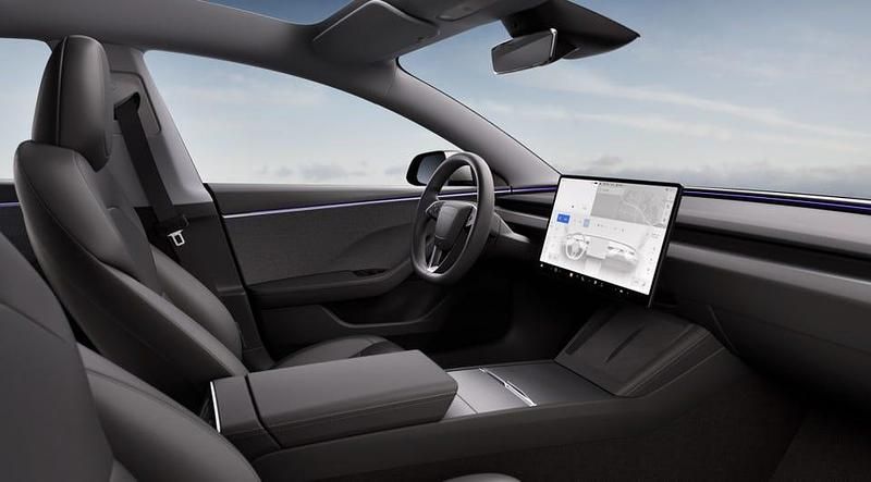 Begagnad Tesla Model 3 Standard Range 208 kW (283 HK) 2025 Quicksilver metallic Sedan