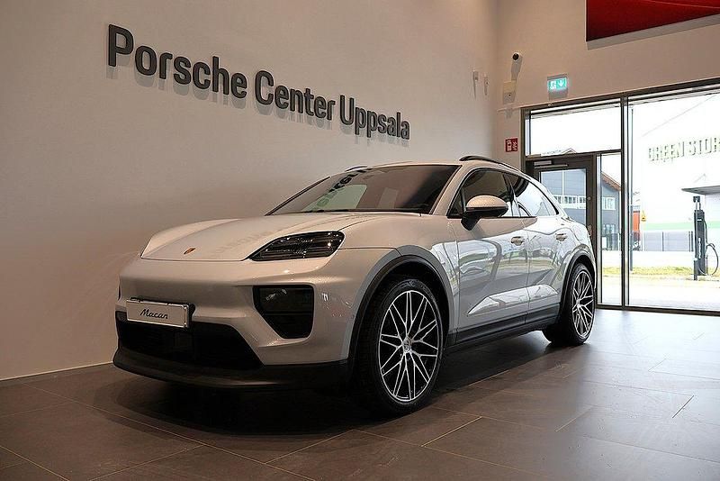 Ljusgrå Ny 2025 Porsche Macan SUV | 1 266 600 kr (Lite dyr) - Bild 1/4