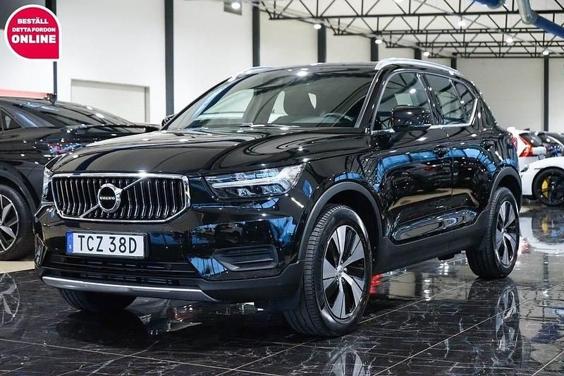Svart Begagnad 2022 Volvo XC40 Inscription SUV | 329 500 kr (Marknadspris) - Bild 1/4