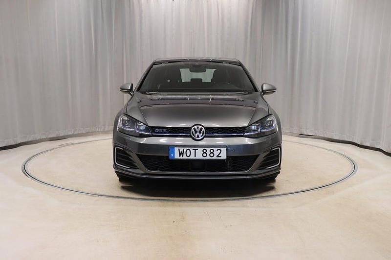 Begagnad VW Golf VII GTE 204 HK (150 kW) 2018 Grå