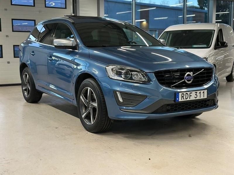 Blå Begagnad 2016 Volvo XC60 R-Design SUV | 249 900 kr (Marknadspris) - Bild 1/4