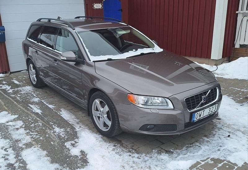 Begagnad 2009 Volvo V70 Kombi | 85 000 kr (Marknadspris) - Bild 1/4
