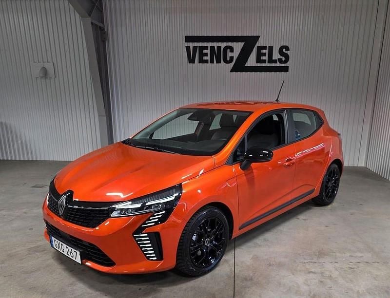Begagnad Renault Clio V Evolution 143 HK (105 kW) 2023 Orange Halvkombi