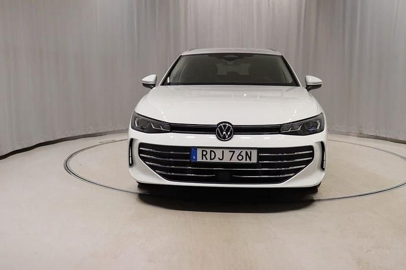 Begagnad VW Passat Business 150 HK (110 kW) 2024 Vit Kombi