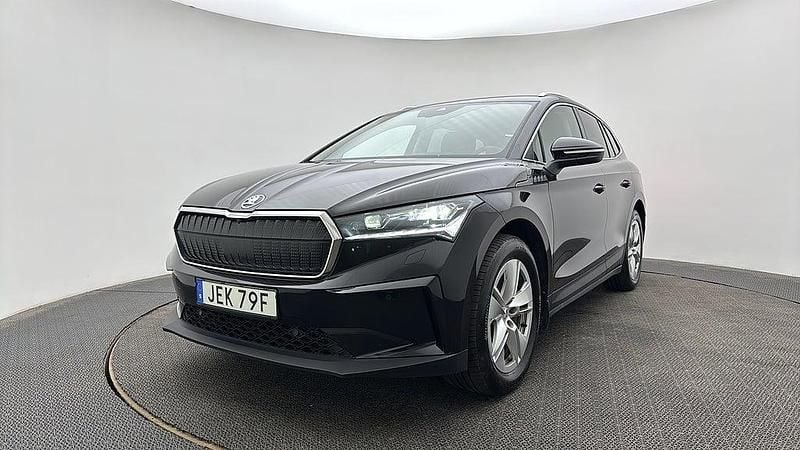 Svart Begagnad 2024 Skoda Enyaq iV SUV | 539 900 kr (Marknadspris) - Bild 1/4