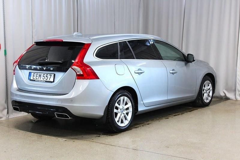 Begagnad Volvo V60 Summum 181 HK (133 kW) 2014 Silver Kombi