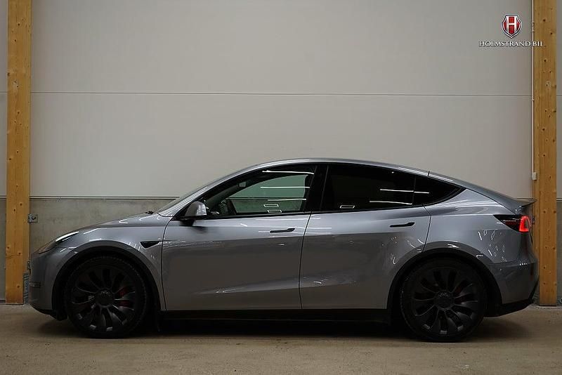 Begagnad Tesla Model Y Performance 392 kW (534 HK) 2023 Grå SUV
