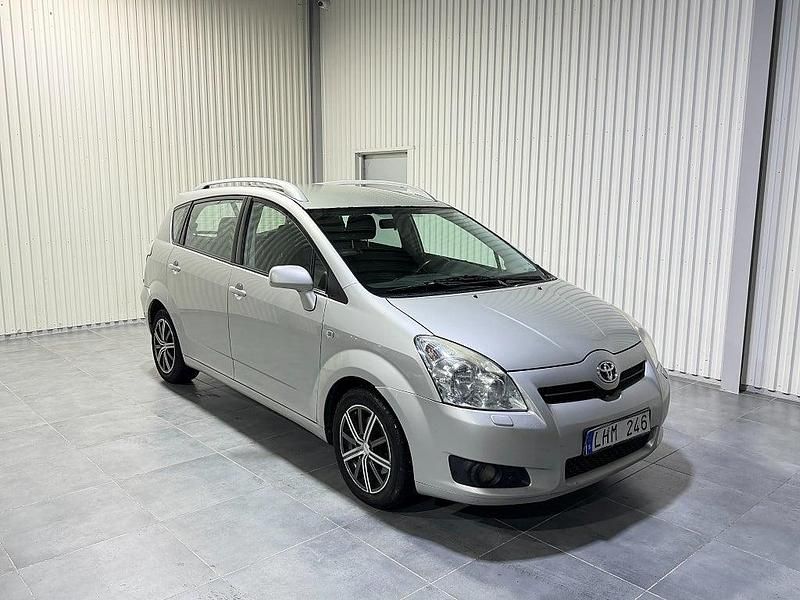 Begagnad Toyota Corolla Verso 136 HK (100 kW) 2007 Silver Minibuss