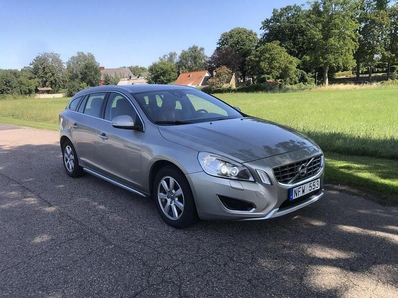 Brun Begagnad 2013 Volvo V60 Summum Kombi | 85 000 kr (Superpris) - Bild 1/4
