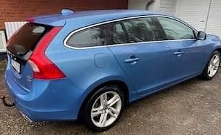 Blå Begagnad 2015 Volvo V60 Momentum Kombi | 119 000 kr (Bra pris) - Bild 1/4