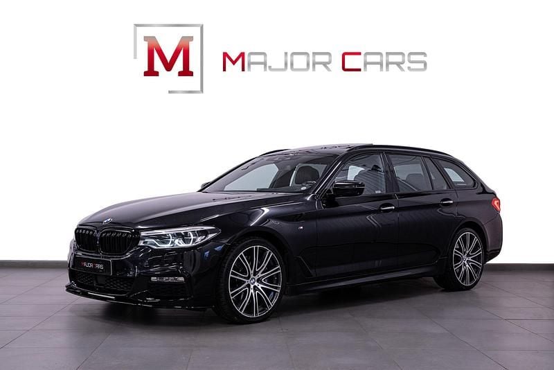 Svart Begagnad 2017 BMW 540 M Sport Kombi | 409 900 kr - Bild 1/4