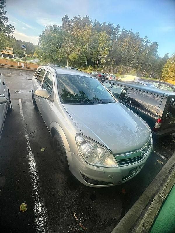 Begagnad Opel Astra 110 HK (80 kW) 2010 Grå metallisk