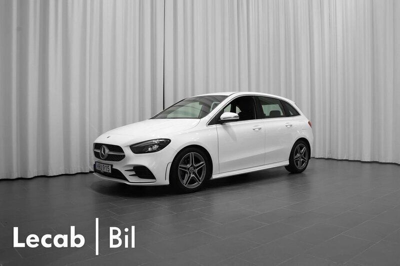 Vit Begagnad 2022 Mercedes B180 AMG Minibuss | 244 500 kr - Bild 1/4