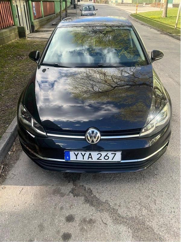 Svart Begagnad 2018 VW Golf VII GT Halvkombi | 175 000 kr (Marknadspris) - Bild 1/4