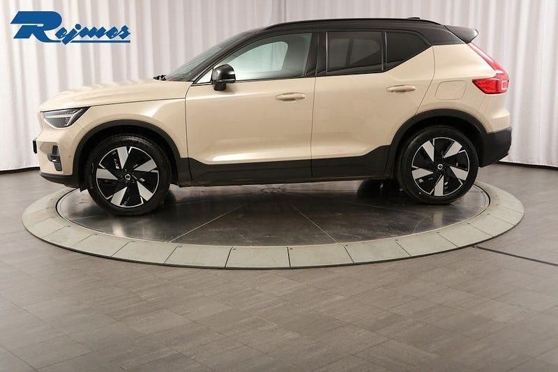 Begagnad Volvo EX40 Plus 188 kW (256 HK) 2024 Sand dune metallic SUV