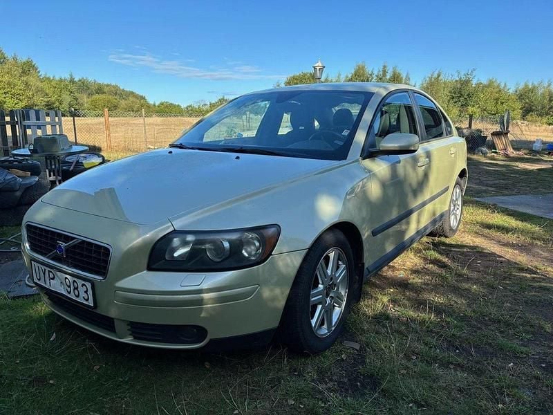 Grön Begagnad 2004 Volvo S40 Sedan | 27 000 kr (Marknadspris) - Bild 1/3