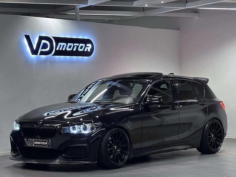 Svart Begagnad 2018 BMW M140 M Sport Halvkombi | 469 700 kr - Bild 1/4