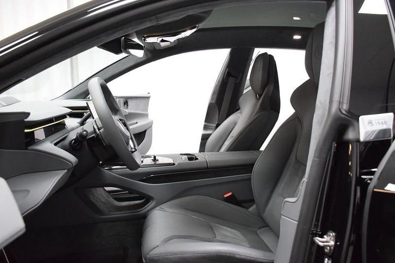 Begagnad Lotus Emeya 450 kW (612 HK) 2024 Stellar black metallic Halvkombi