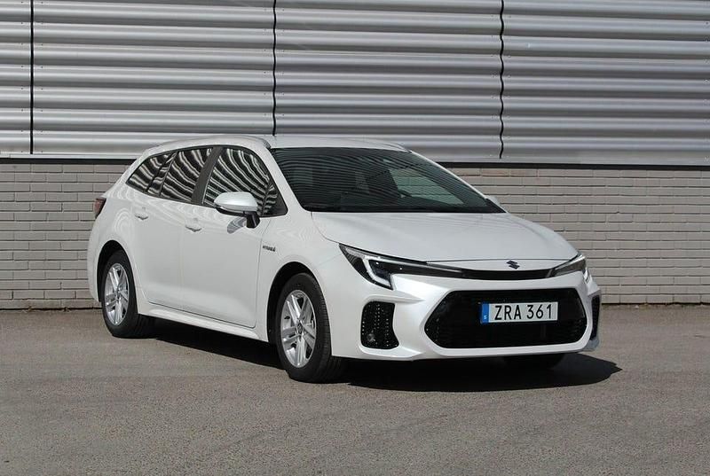 Vit Begagnad 2023 Suzuki Swace Kombi | 299 000 kr (Marknadspris) - Bild 1/4